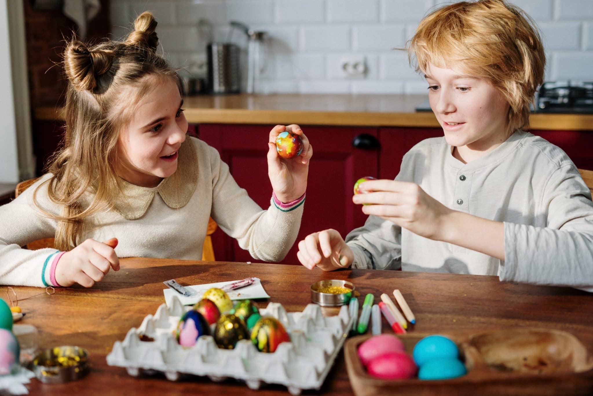 Children making easy easter crafts for toddlers